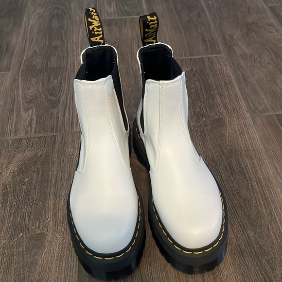 NEW Dr Martens White 2976 Platform Combat Boots 8 - Picture 1 of 8